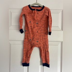 Carter’s zip up sleeper size 18m